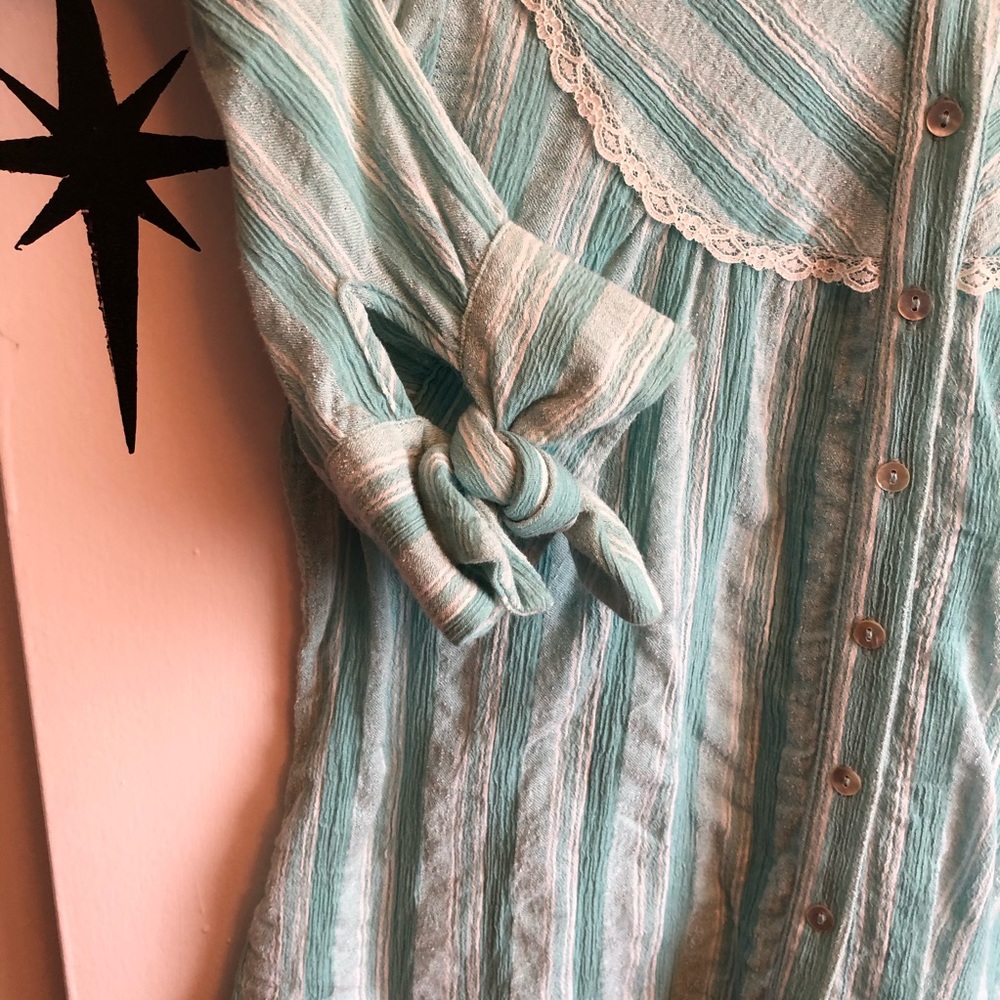 Emphasis Blouse - Picture 4 of 8